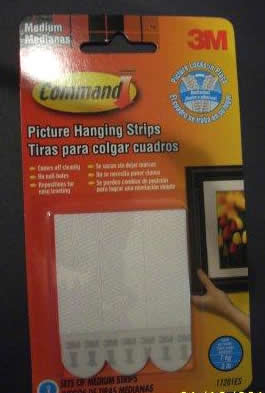 Mini Hang-Ups™ quilt hangers use small 3M™ Command strips